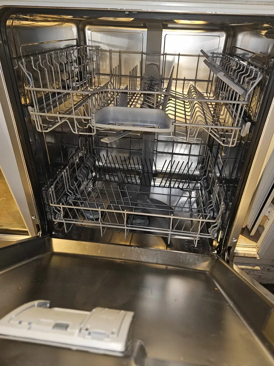 Dishwasher - Image 1