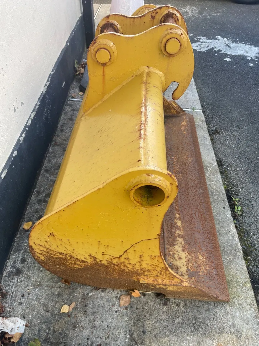 39 Inch Bucket For 3Ton Mini Excavator - Image 1