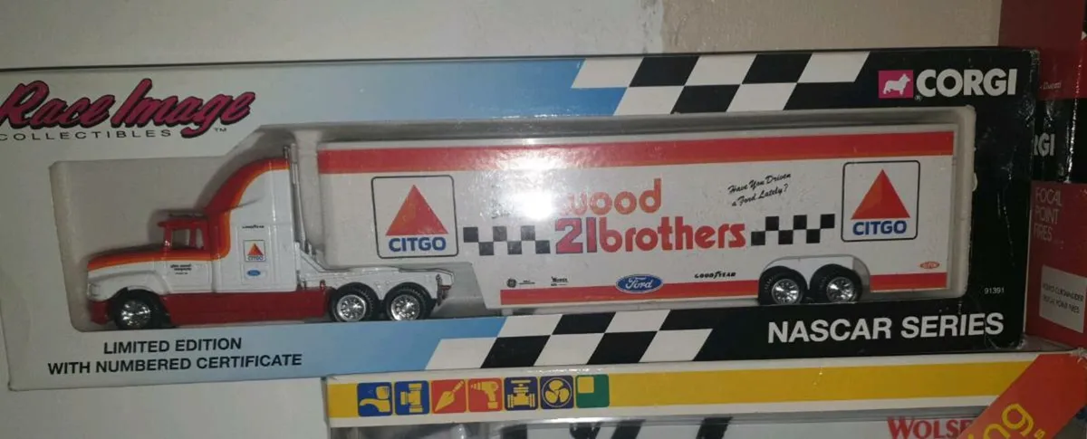 LIMITED  EDITION FORD CORGI .LORRY 🚚
