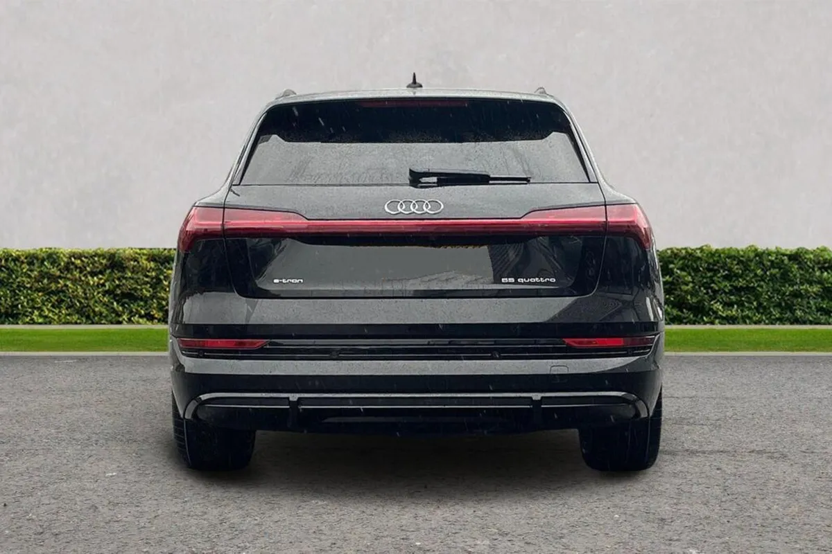 212 Audi Etron Black Edition 55 Quattro - Image 4