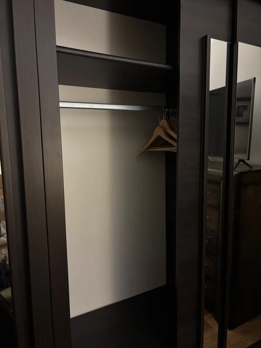 Bedroom furniture - Image 2