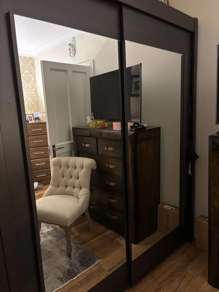 Bedroom furniture - Image 4