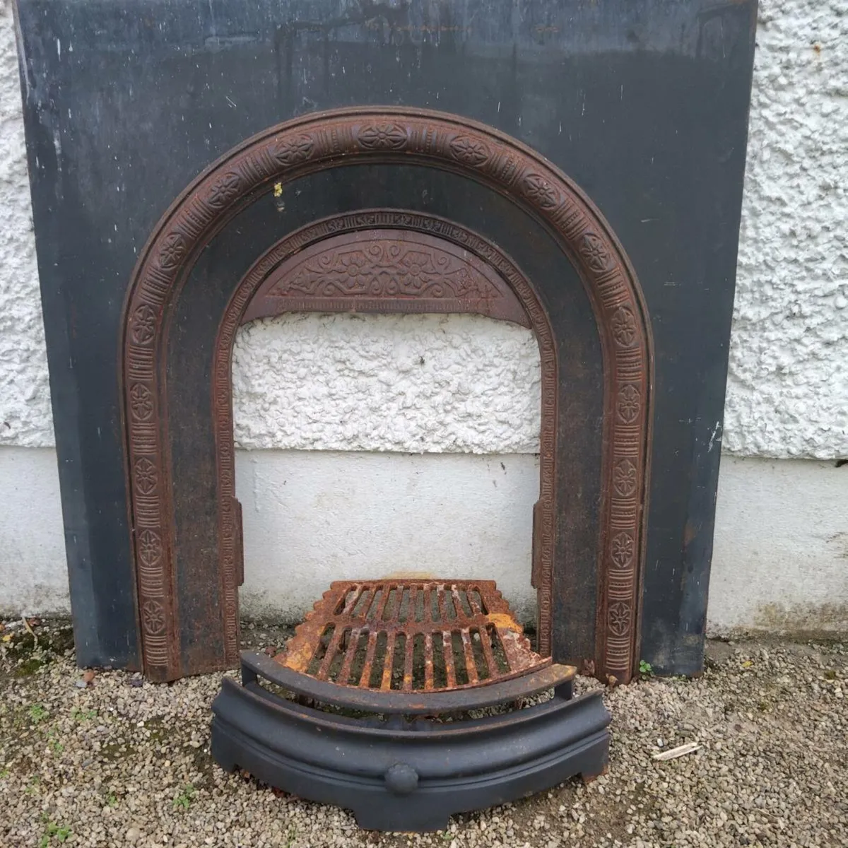 Cast iron insert and grate - Image 2
