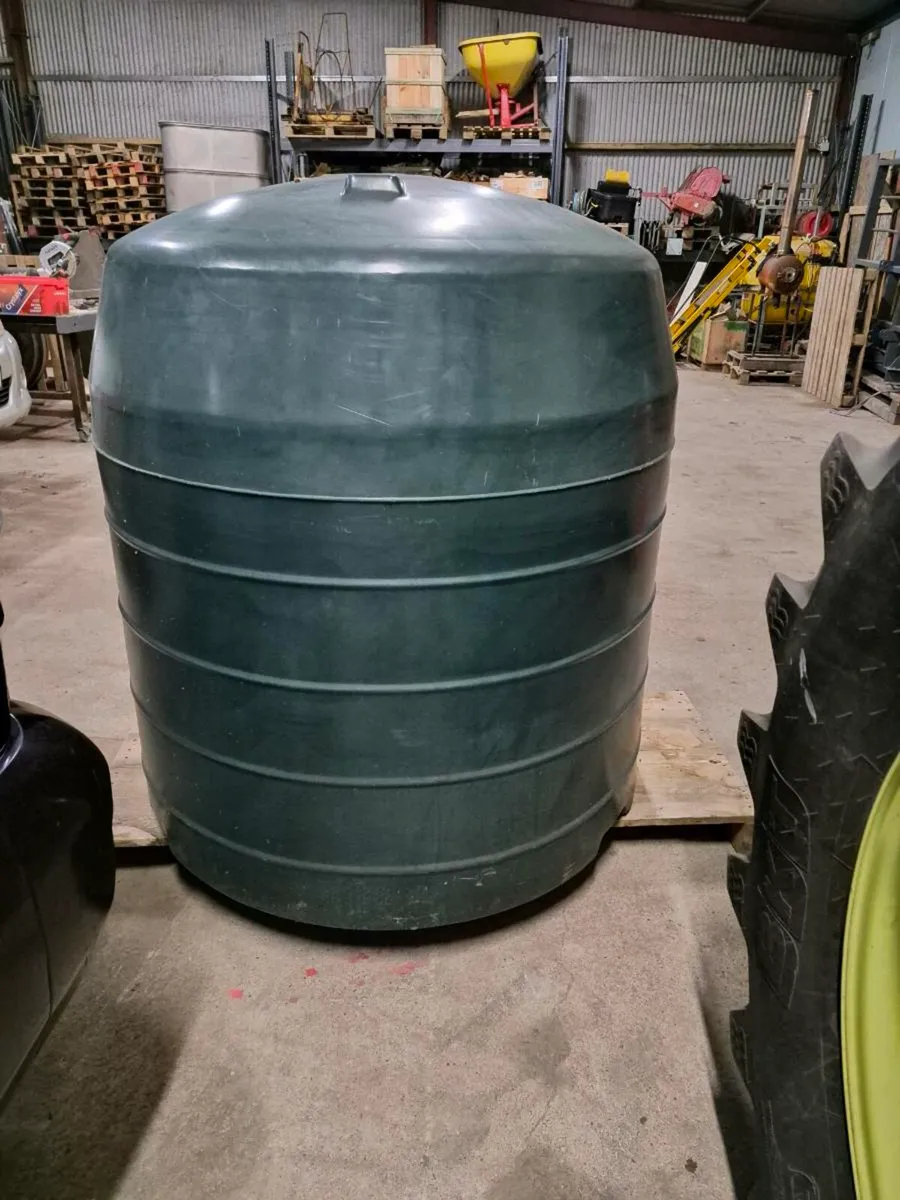 Oil tank - Image 1