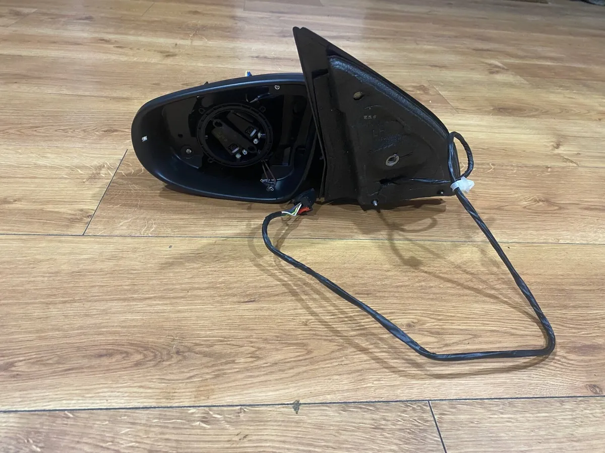 Volkswagen Jetta Left door mirror - Image 1