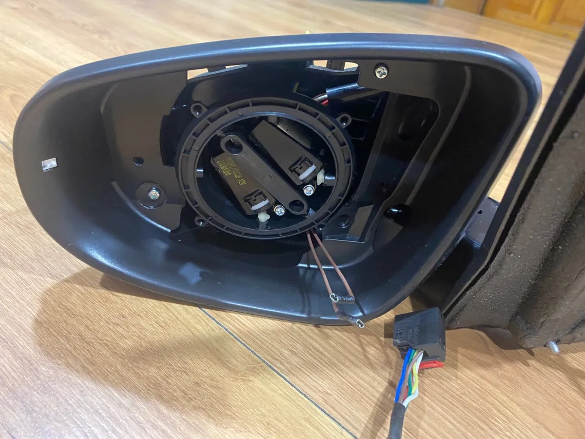 Volkswagen Jetta Left door mirror - Image 2