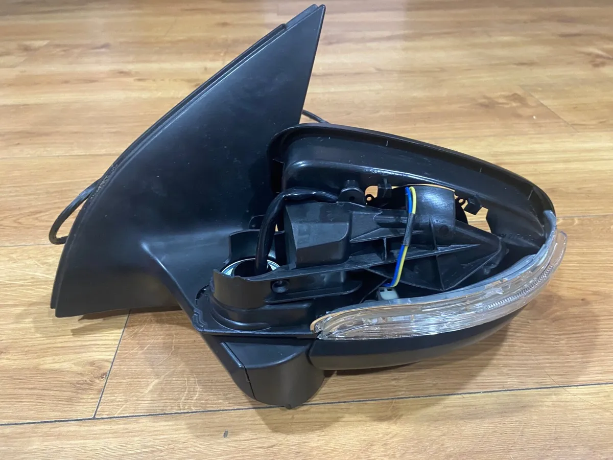 Volkswagen Jetta Left door mirror - Image 3