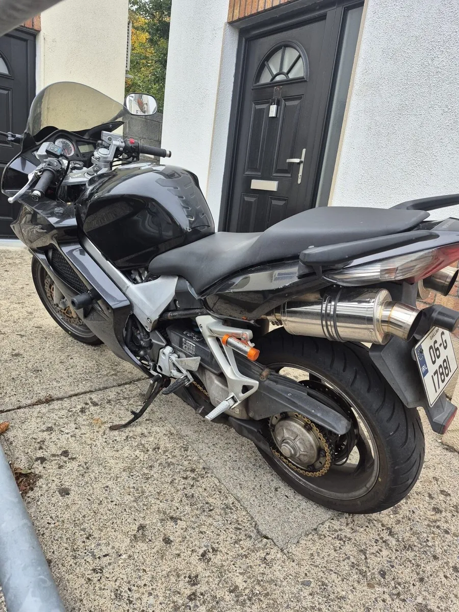 VFR800 VTEC - Image 3