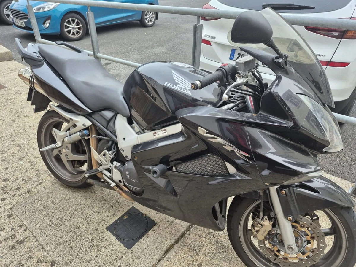 VFR800 VTEC - Image 4