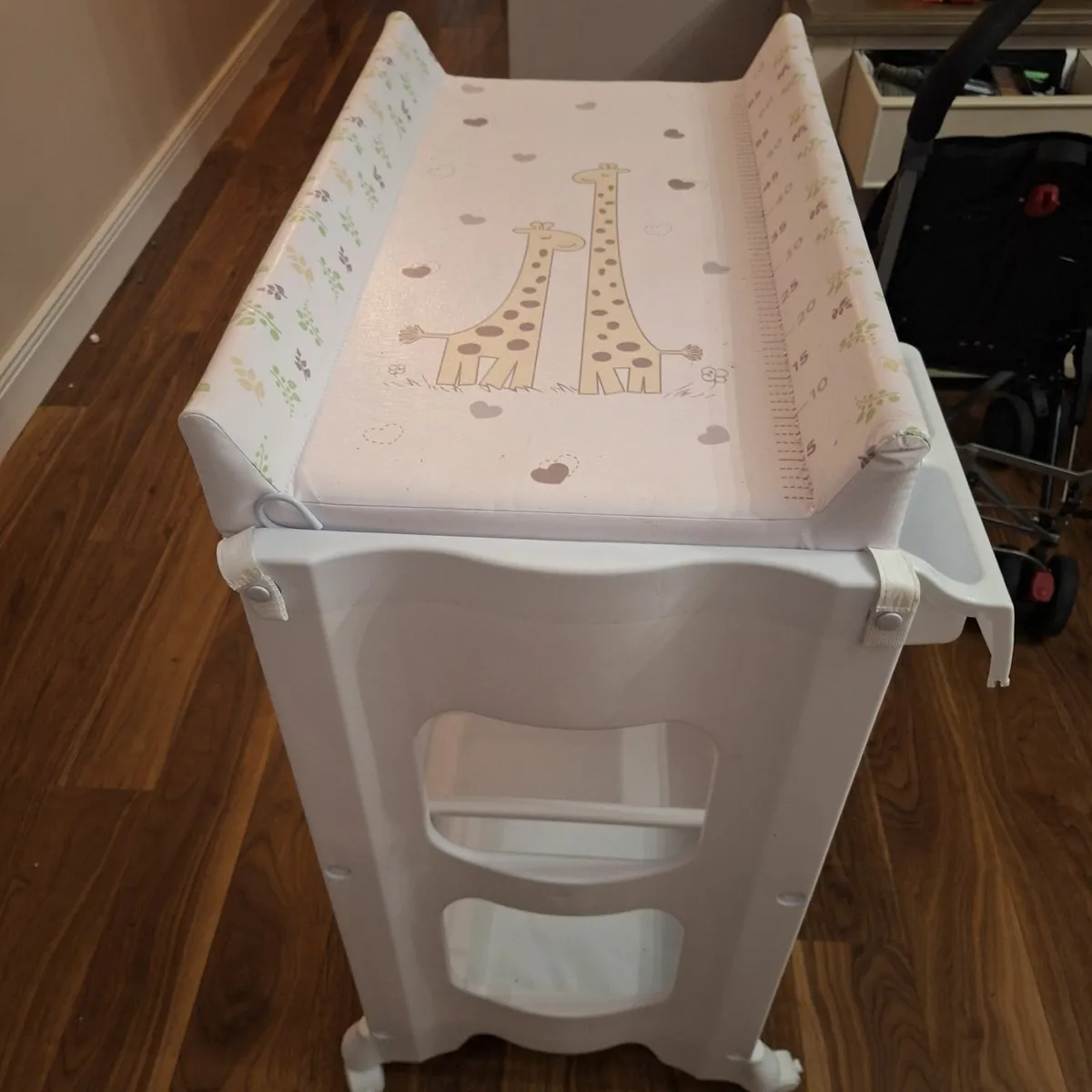Changing table - Image 1