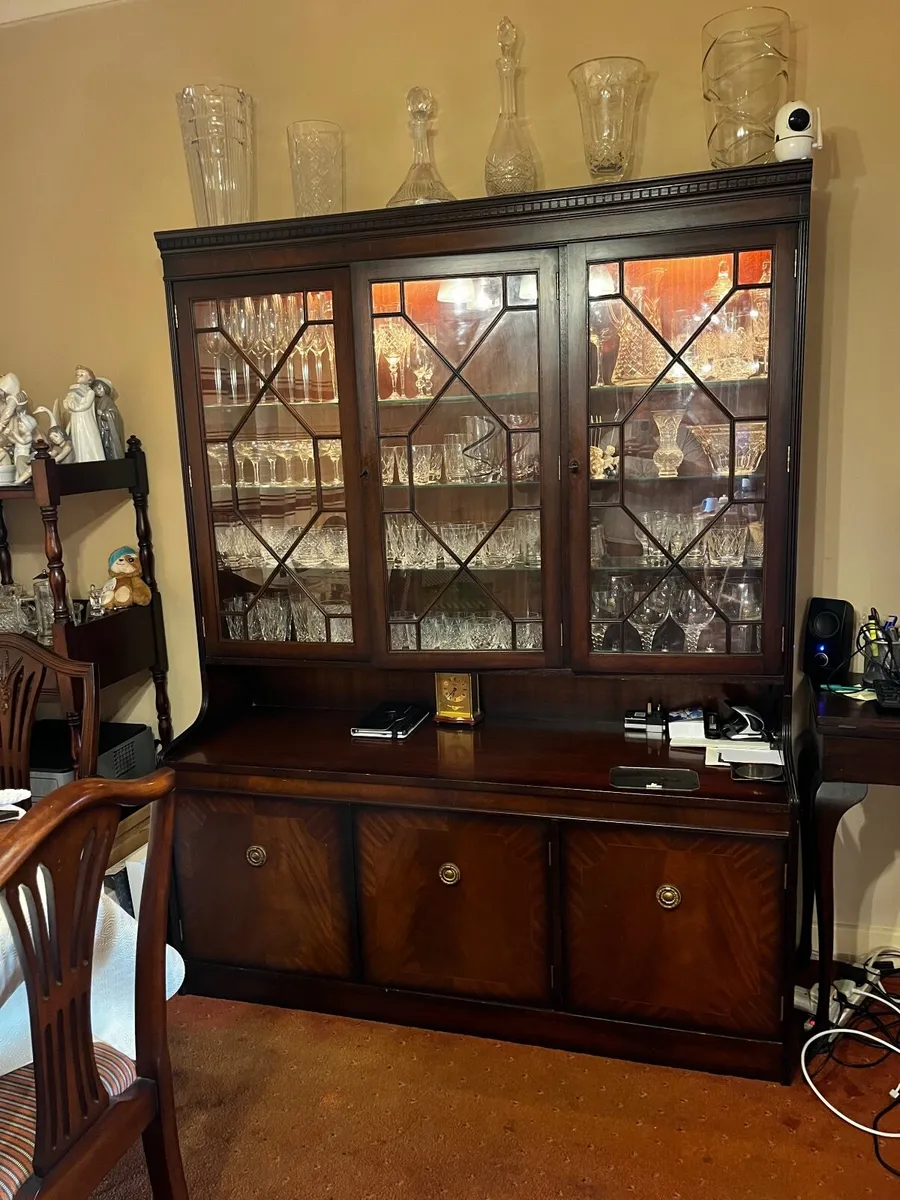 Mahogany Display Cabinet with internal display lig - Image 2