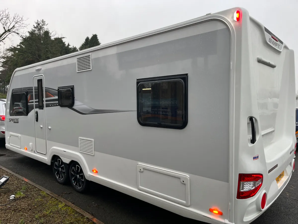 2025 SWIFT EXCLUSIVE 6/7 BERTH 8FT D/ SPECIAL!! - Image 3