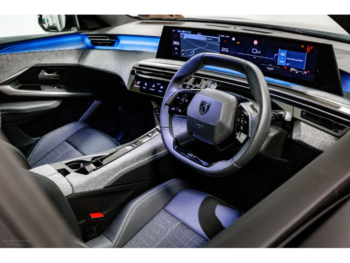 Peugeot 3008 GT Hybrid Auto 145HP - Image 2