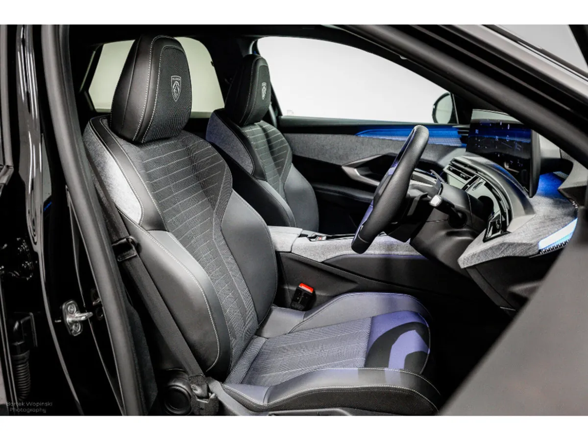 Peugeot 3008 GT Hybrid Auto 145HP - Image 3
