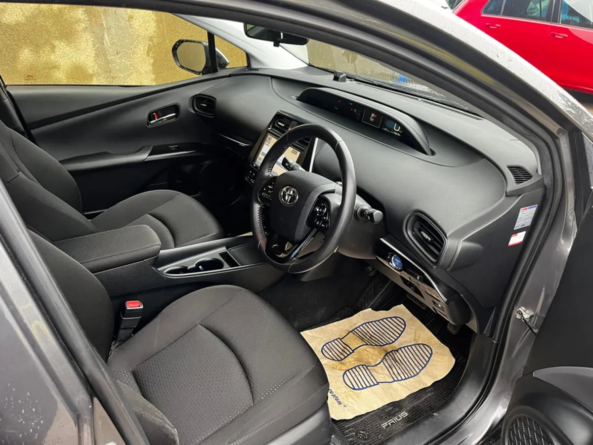 Toyota Prius TOURING EDITION SELF CHARGING HYBRID - Image 4