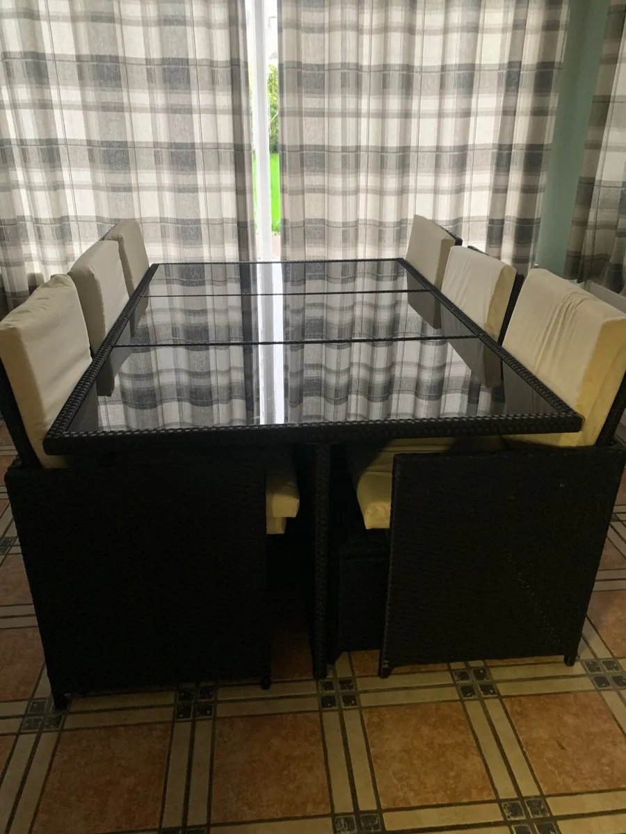 Garden table - Image 1