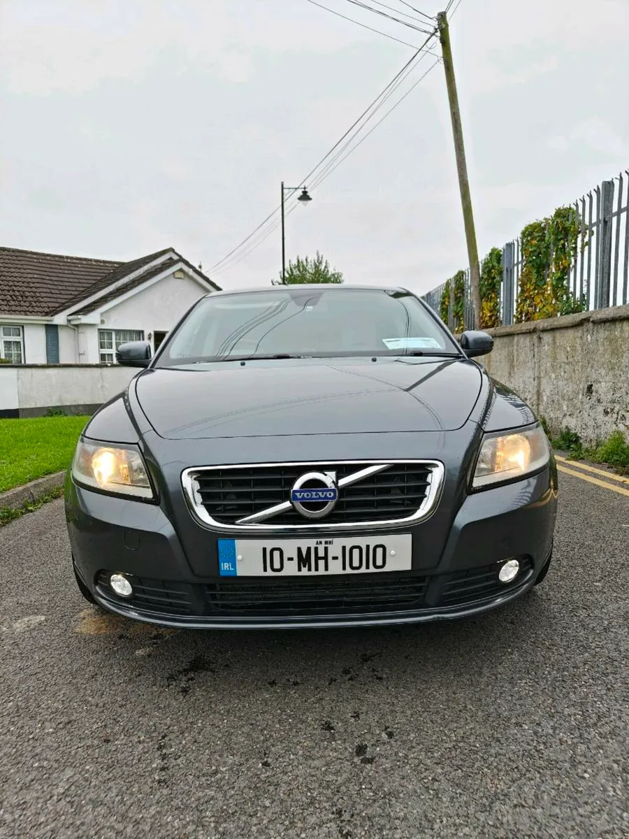 Volvo S40 - Image 1