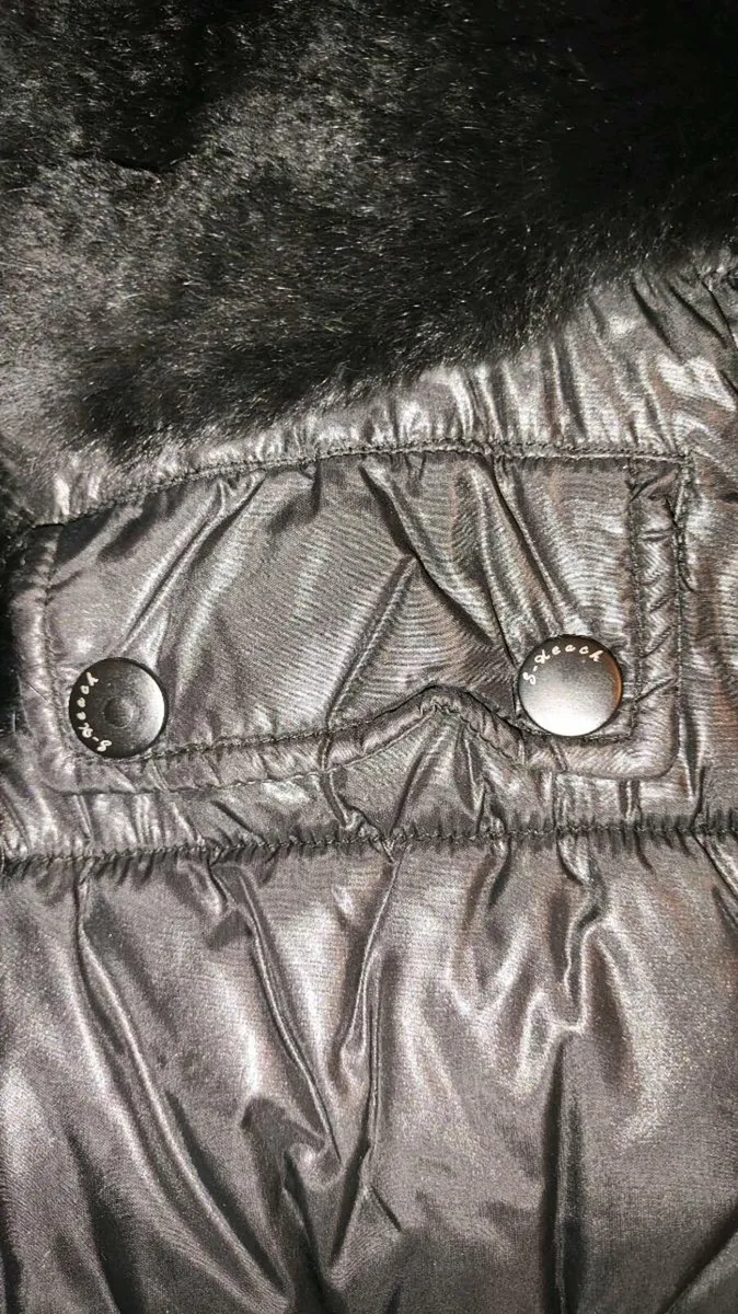 Black Vest with Fur and Belt - Image 4