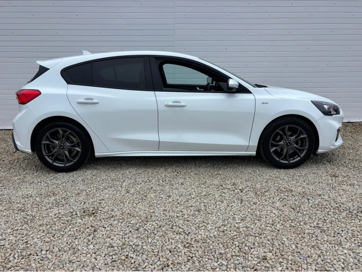 Ford Focus ST-LINE 1.0 ECOBOOST 125PS - Image 2