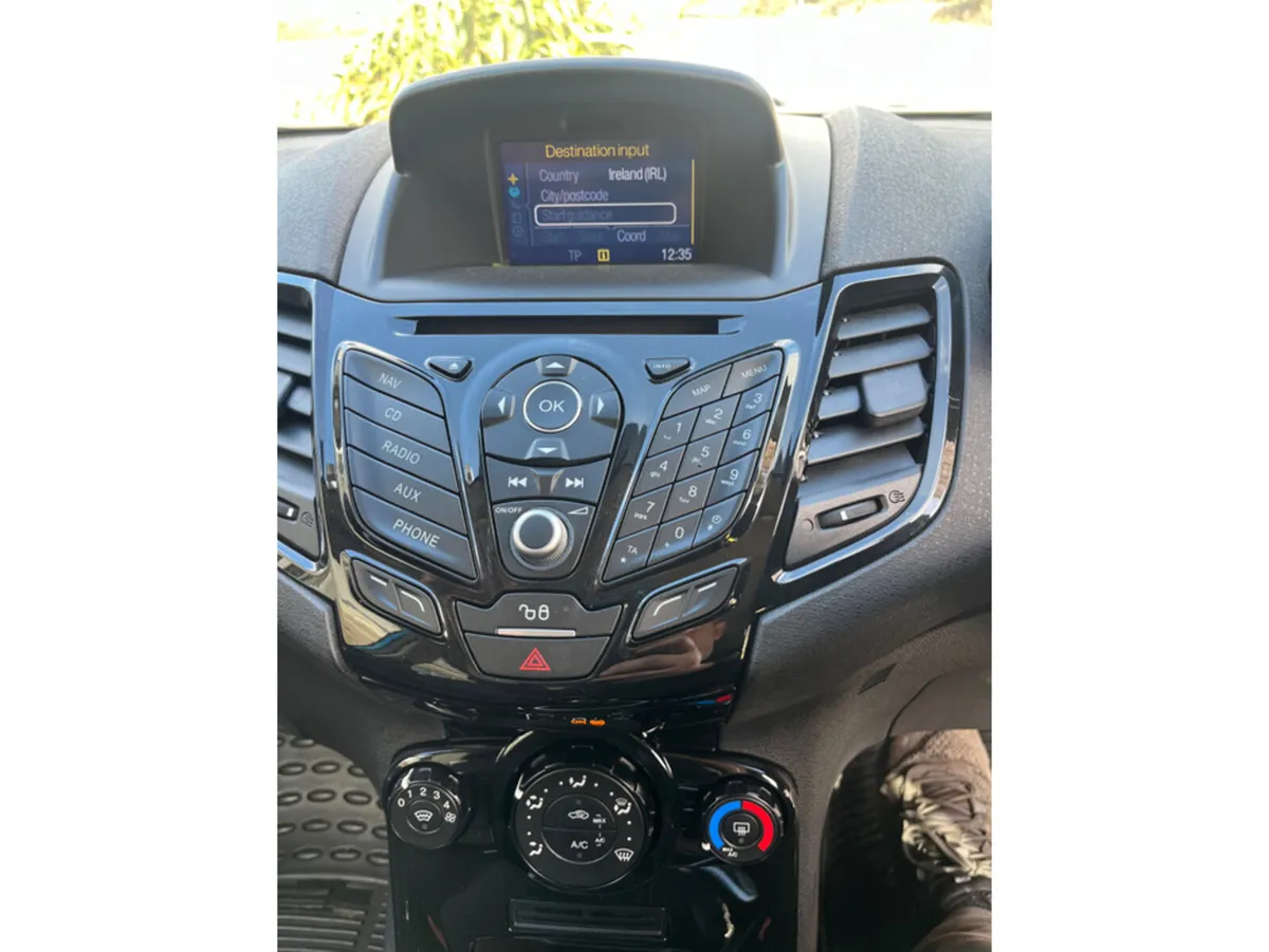 Ford Fiesta 1.25 ZETEC BLUE EDITION - Image 3