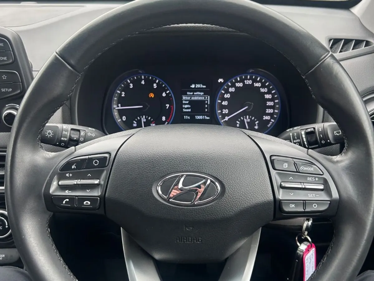 Hyundai KONA 1.0 PETROL, PREMIUM MODEL, LOW MILEAG - Image 3