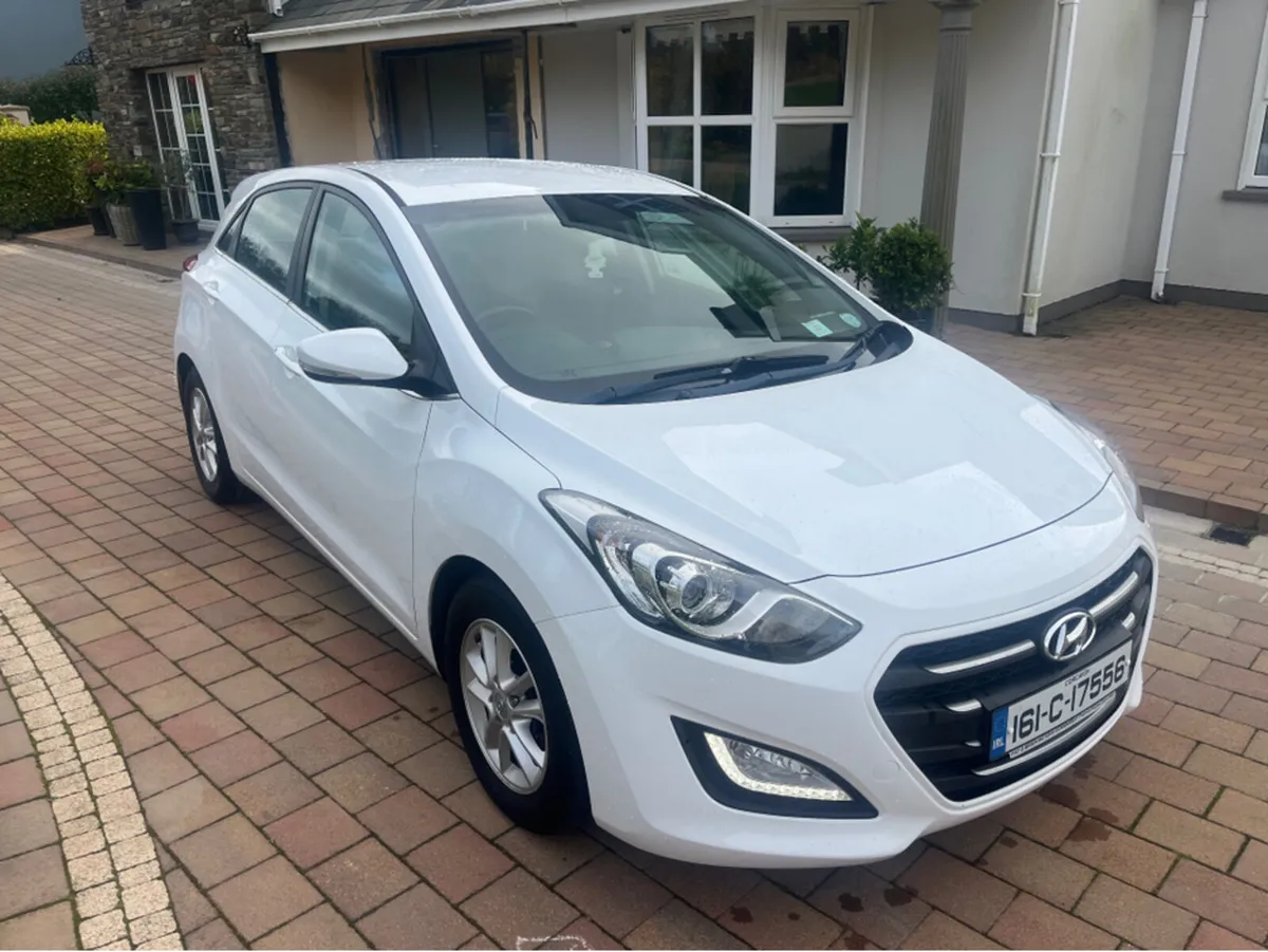 Hyundai i30 SE NAV BLUE DRIVE 110 5DR 110PS - Image 2