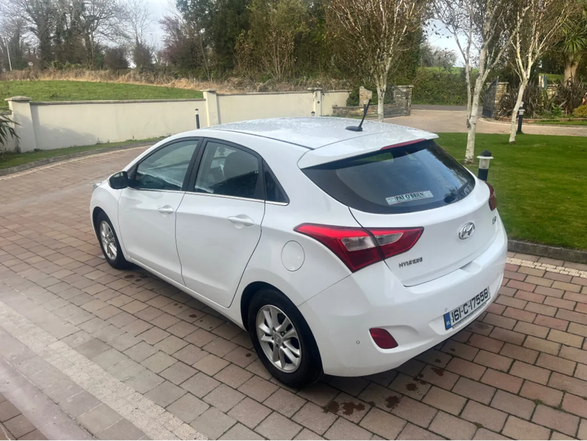 Hyundai i30 SE NAV BLUE DRIVE 110 5DR 110PS - Image 3