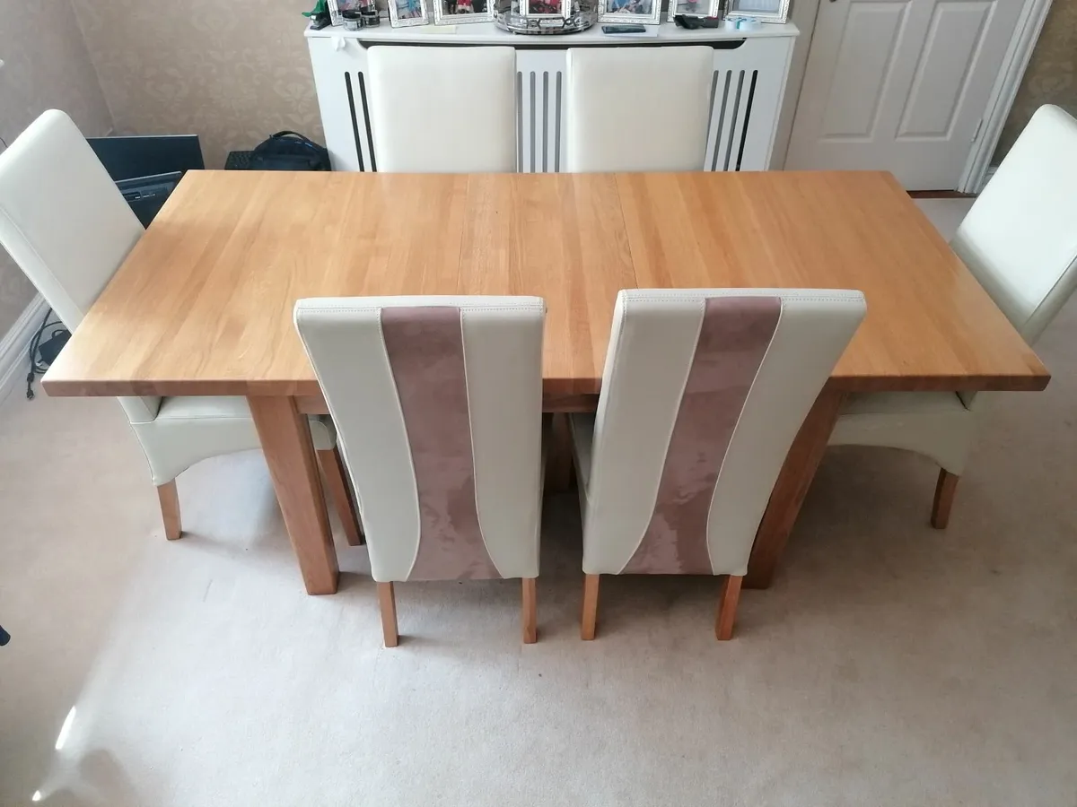 Dining table - Image 1