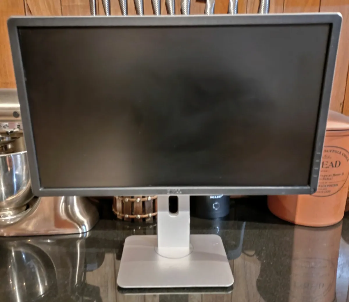 DELL FLAT PANEL MONITOR WITH POWER LEAD (USED). - Image 1