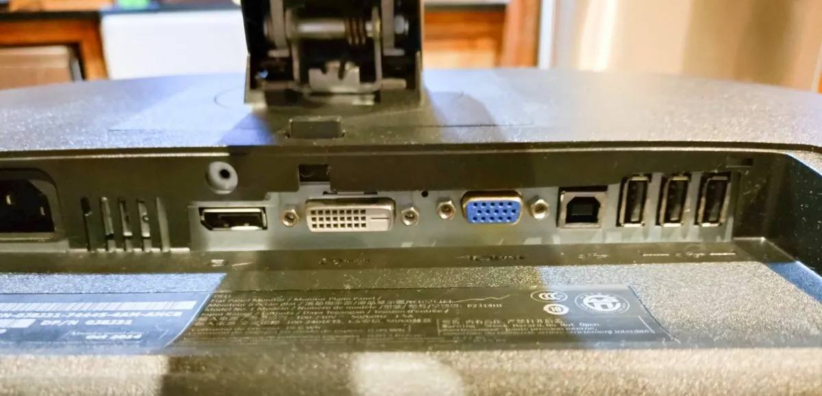 DELL FLAT PANEL MONITOR WITH POWER LEAD (USED). - Image 2