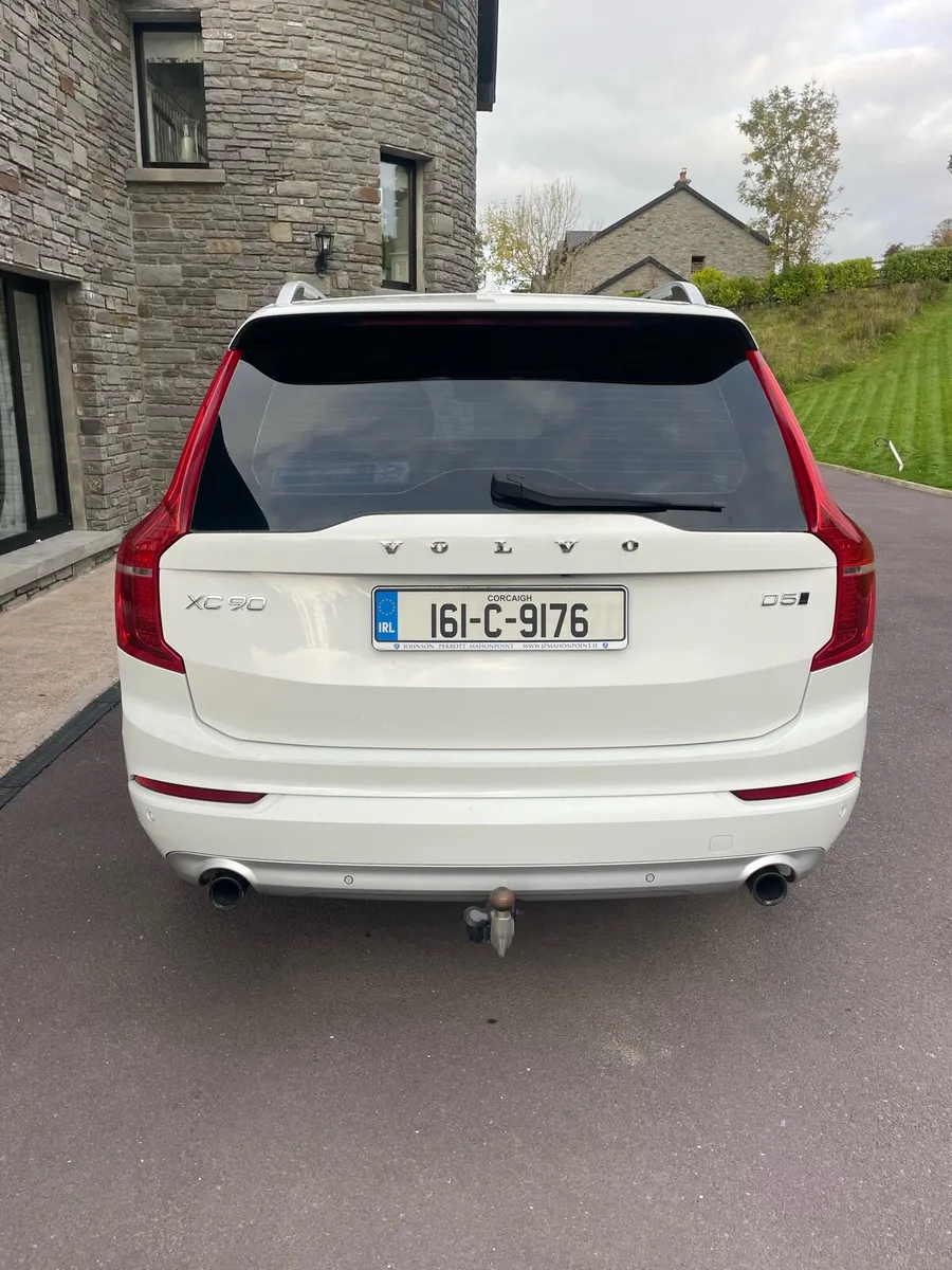 Volvo XC90 D5 Momentum AWD - Image 4