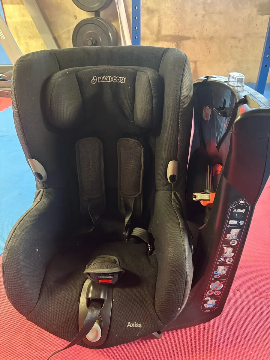 Maxicosi Child’s swivel car seat - Image 1