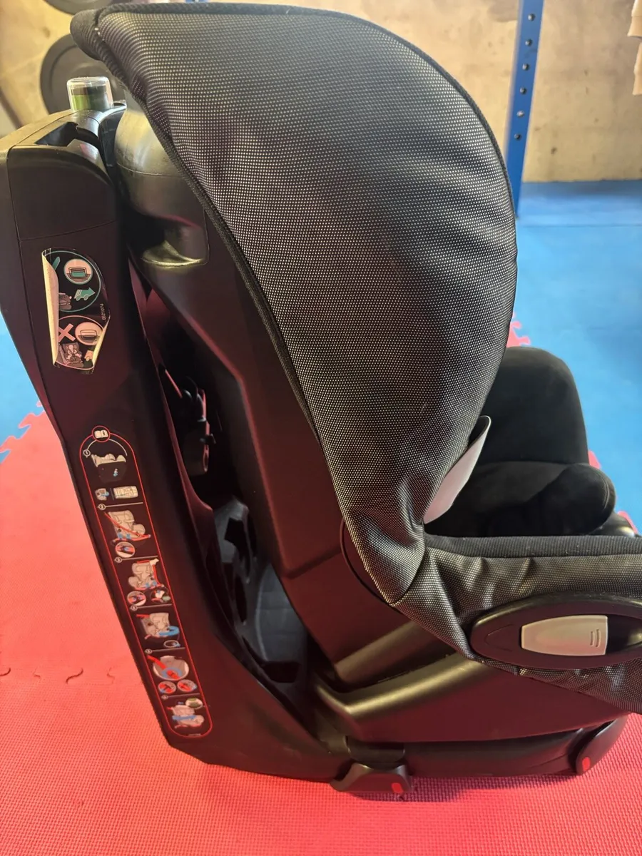 Maxicosi Child’s swivel car seat - Image 2