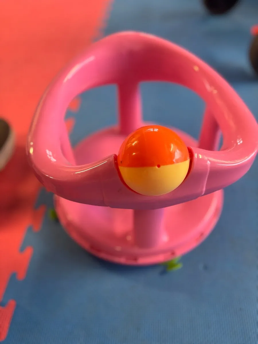 Free Bath seat for baby - Image 1