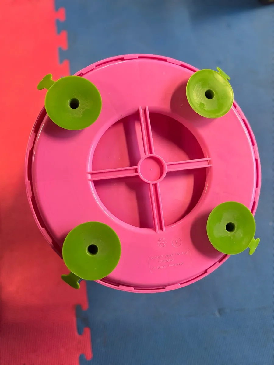 Free Bath seat for baby - Image 3
