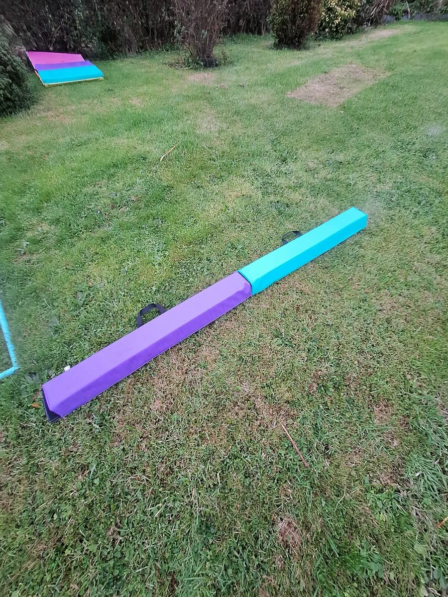 Gymnastics mat and bar - Image 3