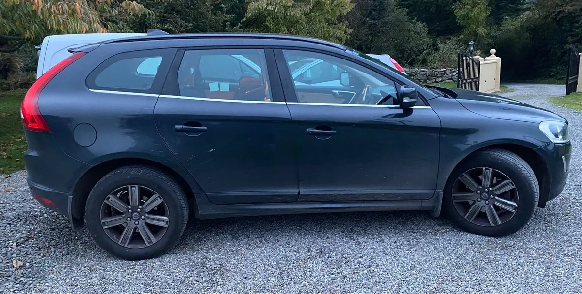 Volvo XC60 2017 - Image 4