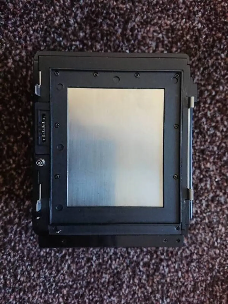 bronica gs-1 kit 50mm lens and 3 backs - Image 2