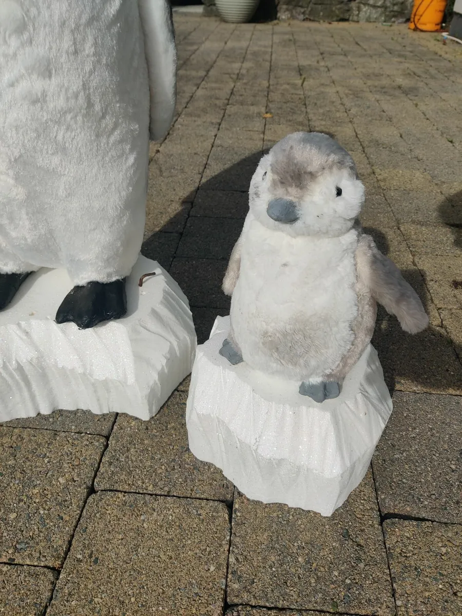 Penguin Figures – Decorative Display Set -3 Pieces - Image 3
