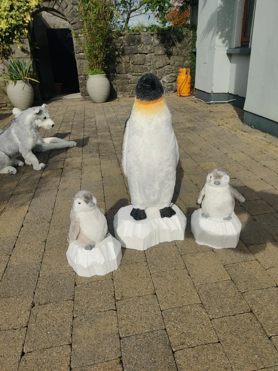 Penguin Figures – Decorative Display Set -3 Pieces - Image 1