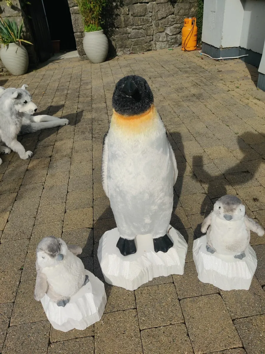 Penguin Figures – Decorative Display Set -3 Pieces - Image 4