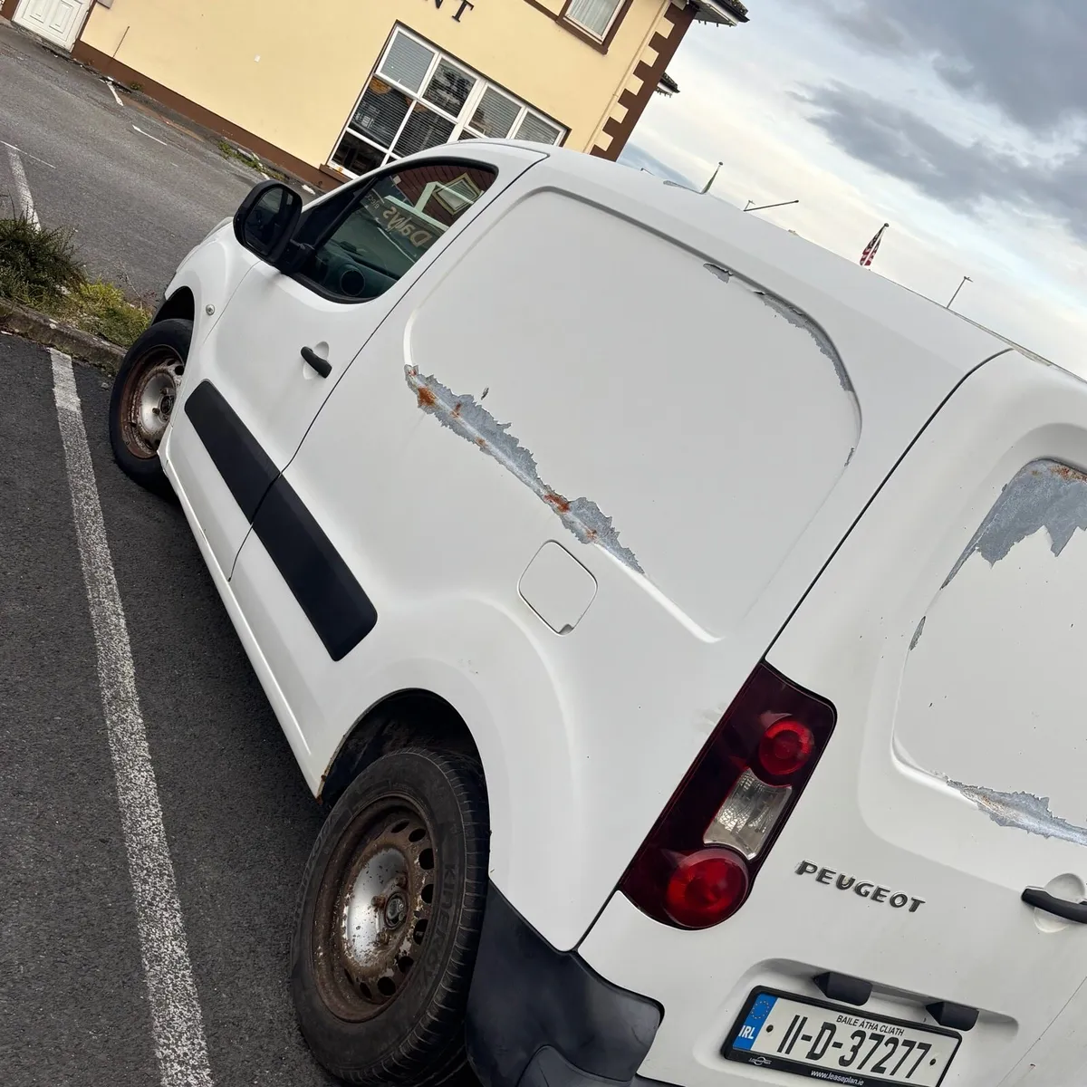 2011 Peugeot Partner - Image 1