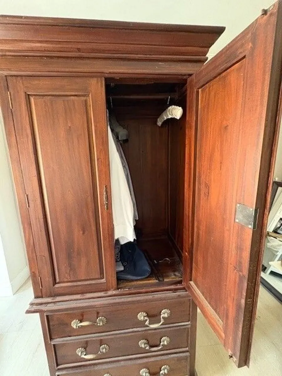 Wardrobe - Image 3