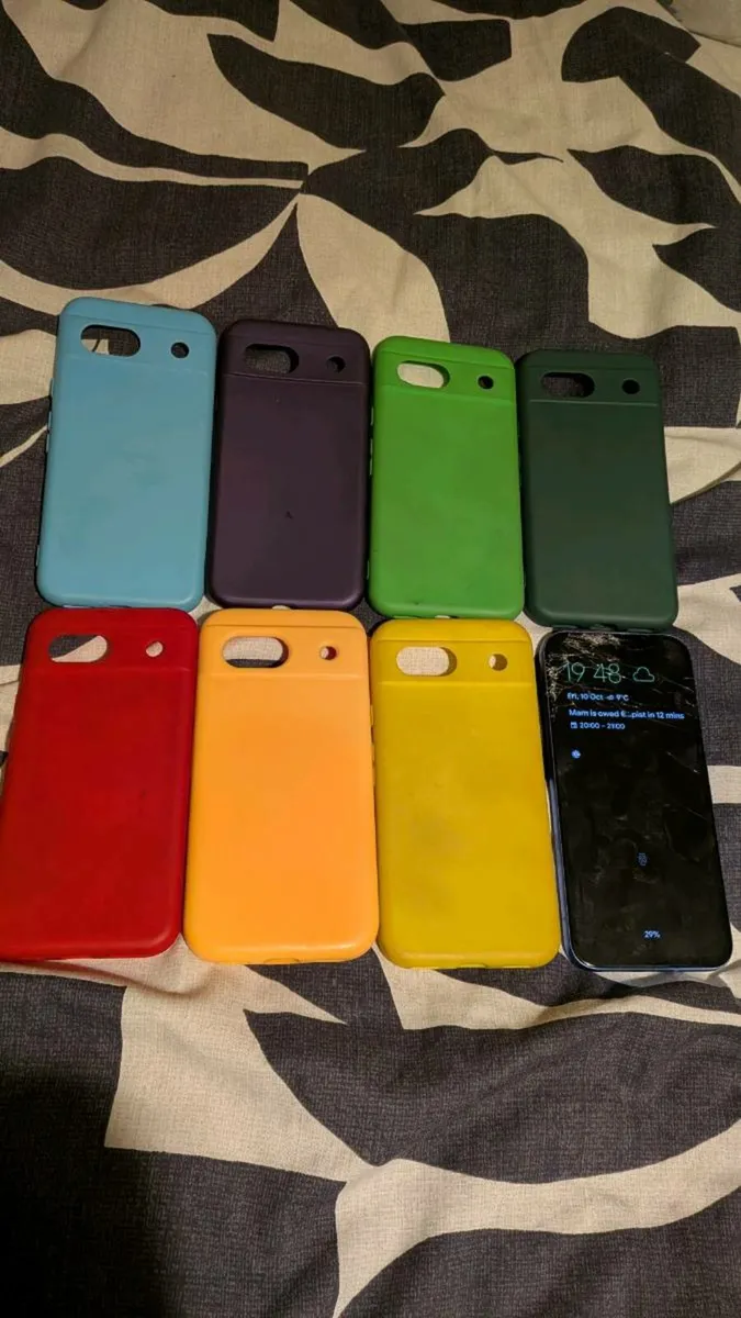 Pixel 8a + 7 cases