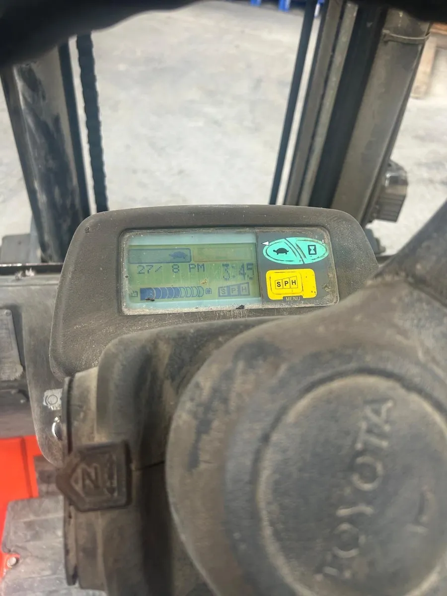 Toyota Forklift - Image 3