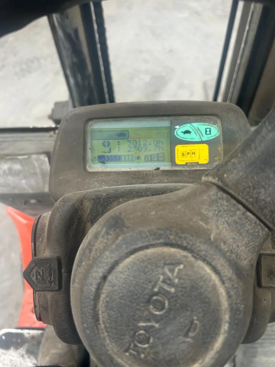 Toyota Forklift - Image 4