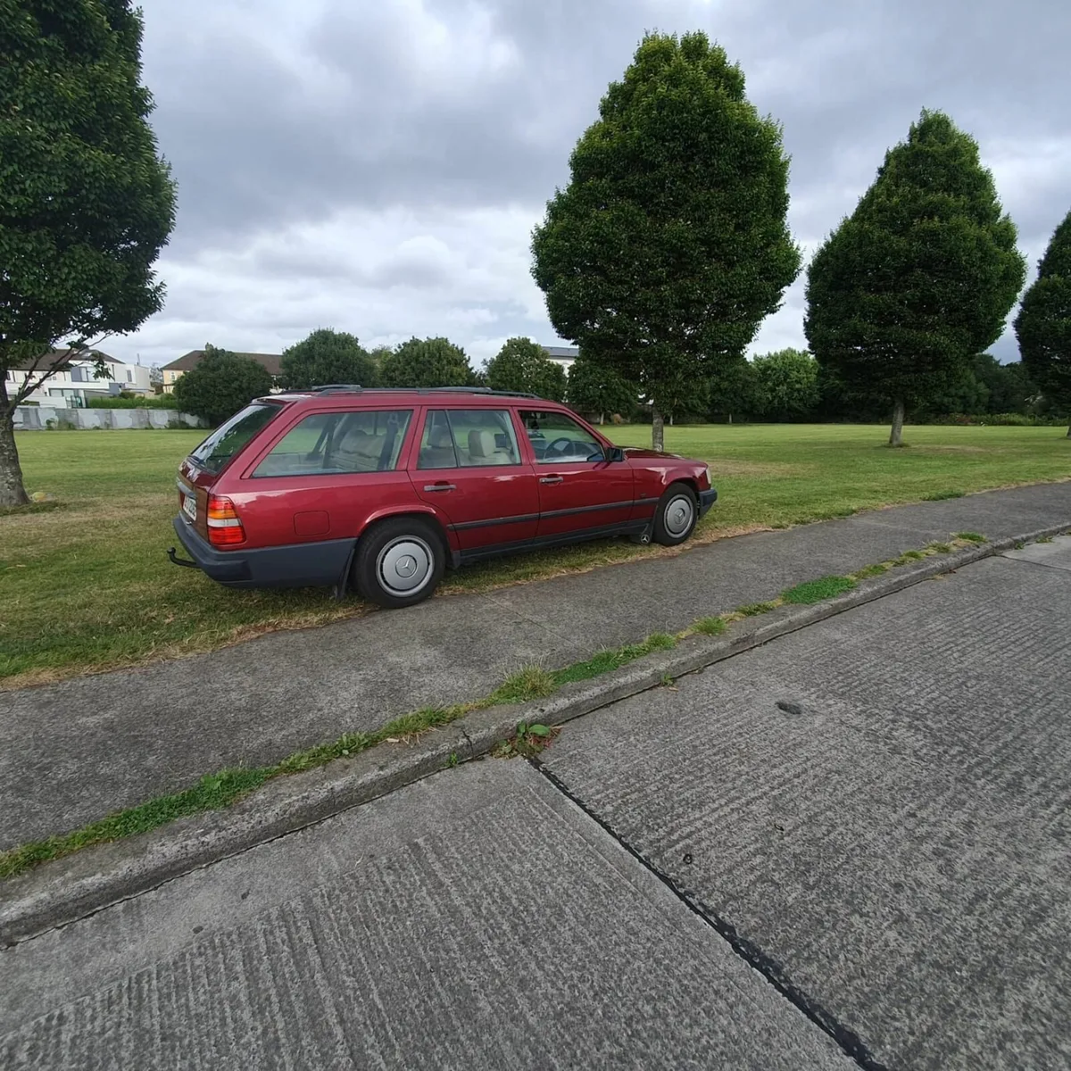 Mercedes-Benz 300te 1989 - Image 2