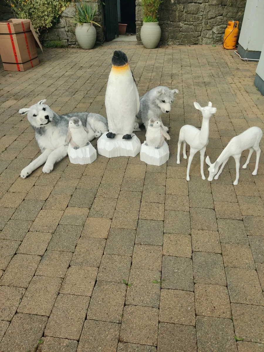 Decorative Christmas Figures - Image 1