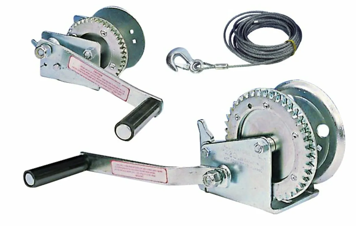 Winch €29.00 with wire rope