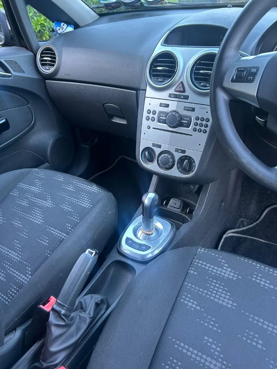 Opel Corsa 2011 - Image 3